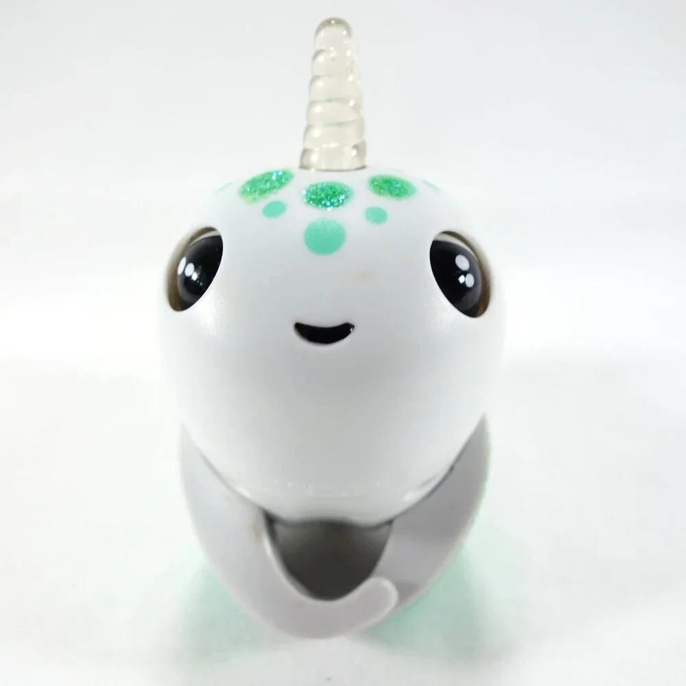Wowwee 2018 Fingerling Glitter Narwhai Glow in‎ the Dark Raya Interactive Toy